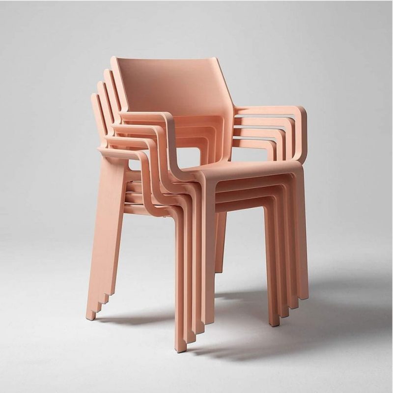 Ghế nhựa màu hồng Trill Armchair WC036